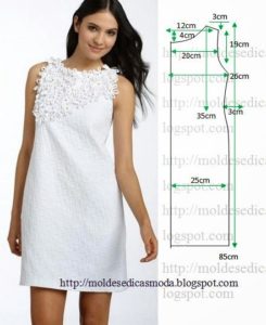 vestido branco com aplicações